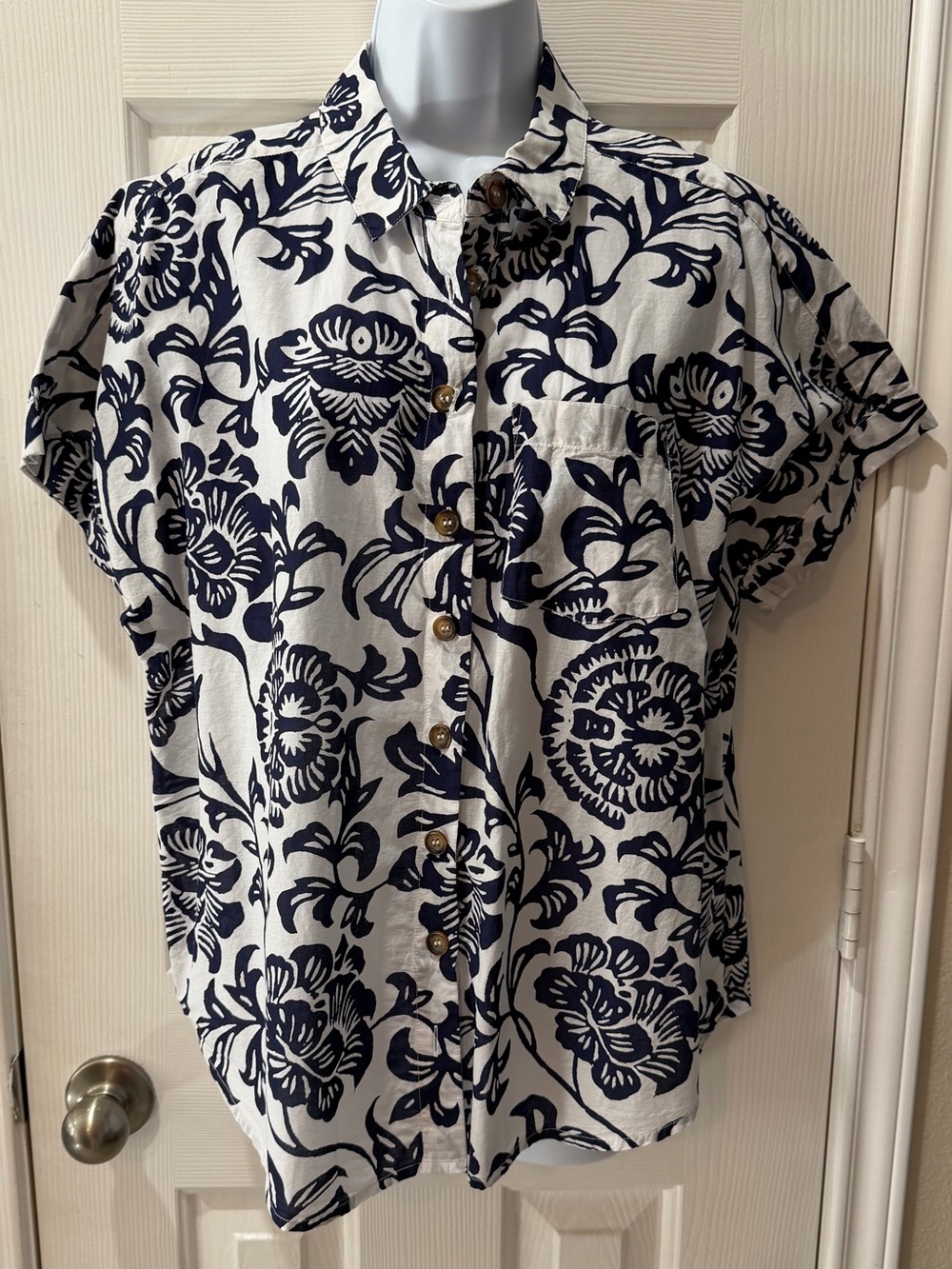 Soft Surroundings Blouse Navy-White Floral Size M EUC